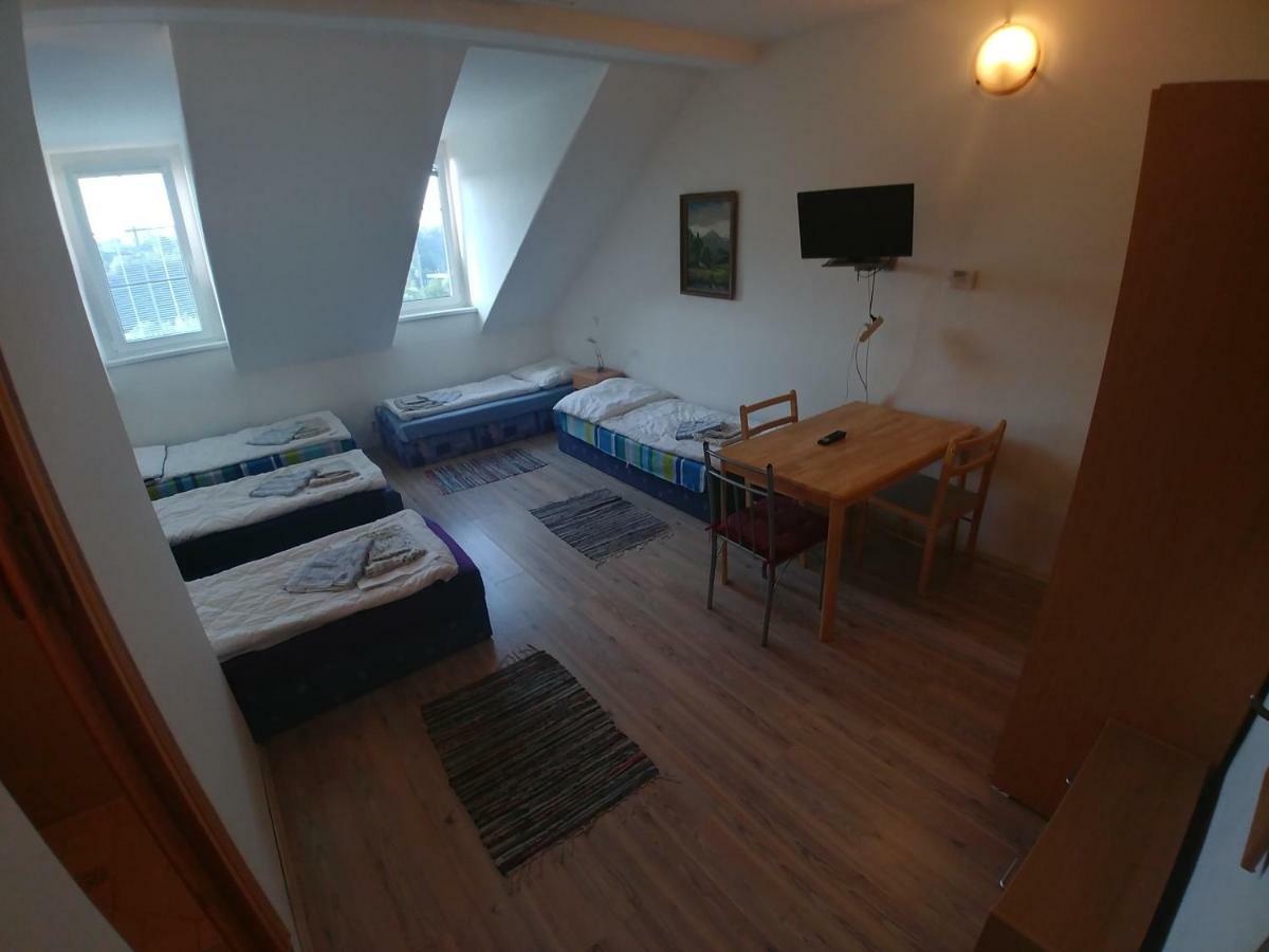 Kv Apartmans Varsavska Karlovy Vary Exterior photo