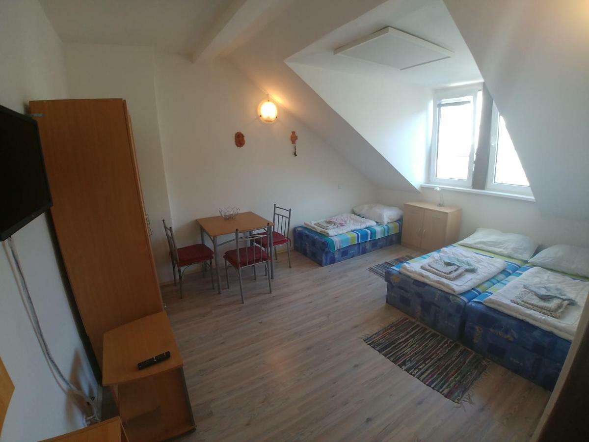 Kv Apartmans Varsavska Karlovy Vary Exterior photo