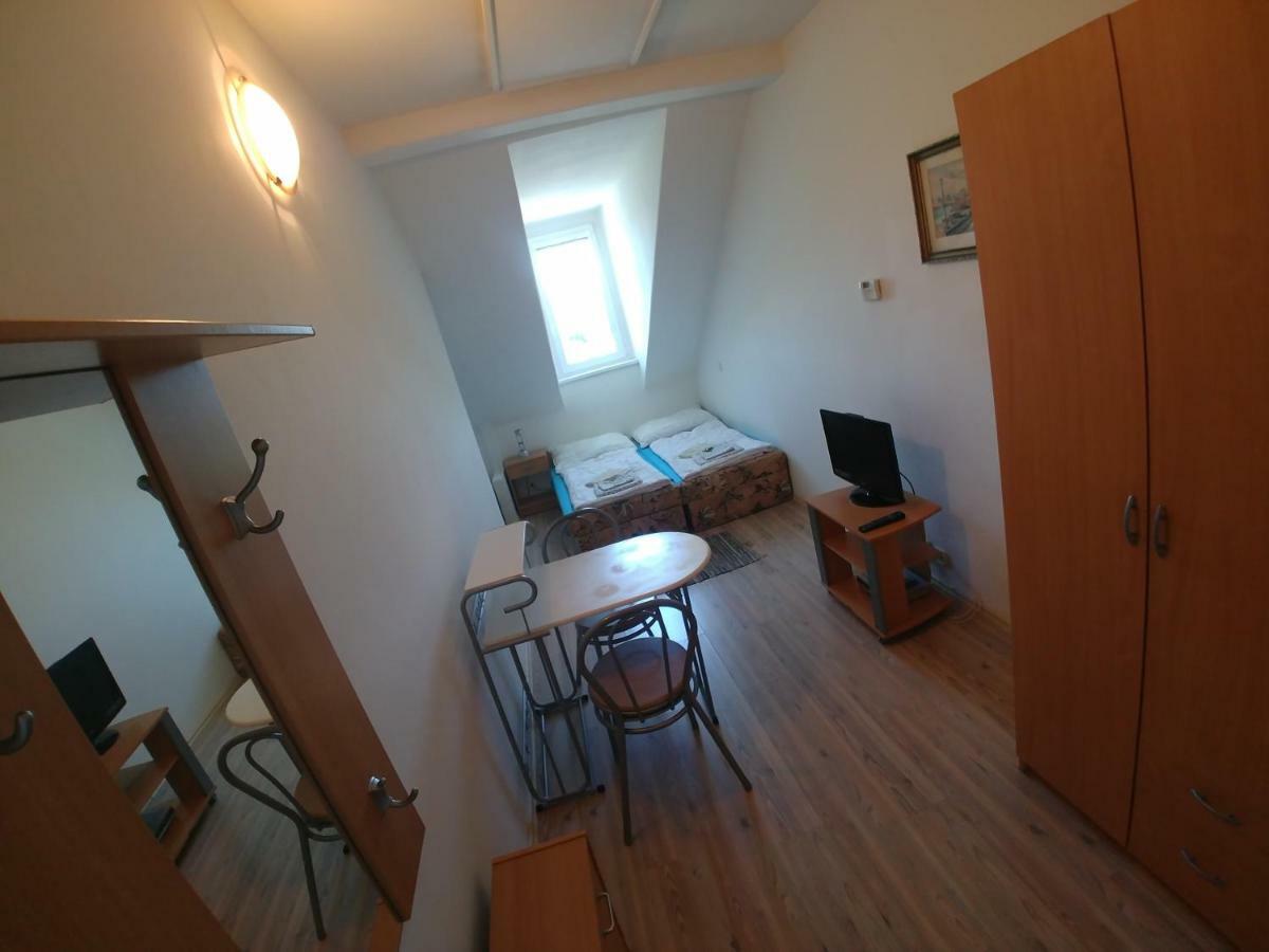 Kv Apartmans Varsavska Karlovy Vary Exterior photo